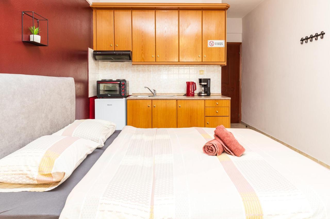 Blaze Studios & Apartments كسانثي المظهر الخارجي الصورة